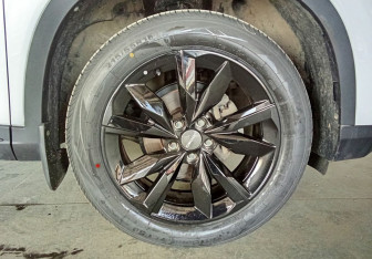 Подержанный автомобиль Omoda C5 2023 года (17 фото)