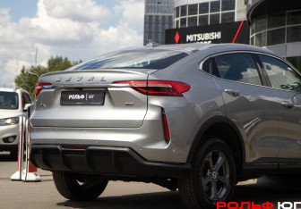 Подержанный автомобиль Haval F7x 2023 года (19 фото)