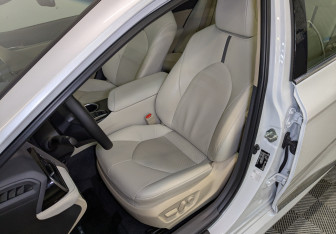 Подержанный автомобиль Toyota Camry Sedan 2023 года (20 фото)