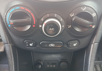 Подержанный автомобиль Hyundai Solaris Hatchback 2012 года (17 фото)
