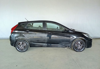 Подержанный автомобиль Hyundai Solaris Hatchback 2011 года (8 фото)