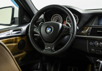 Подержанный автомобиль BMW X6 2012 года (9 фото)