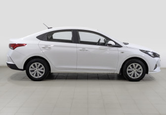 Подержанный автомобиль Hyundai Solaris Sedan 2022 года (4 фото)