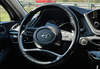 Подержанный автомобиль Hyundai Sonata 2020 года (14 фото)