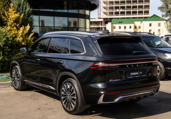 Подержанный автомобиль Geely Monjaro 2025 года (5 фото)