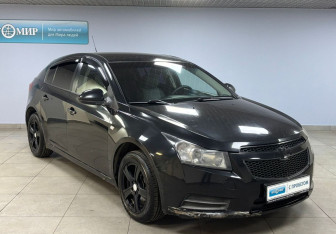 Подержанный автомобиль Chevrolet Cruze Hatchback 2012 года (3 фото)