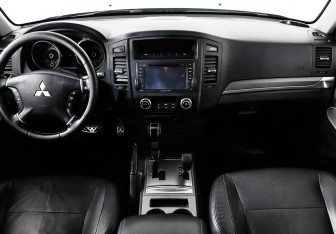 Подержанный автомобиль Mitsubishi Pajero 2012 года (6 фото)