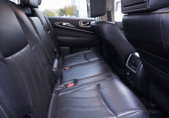 Подержанный автомобиль Infiniti JX 2013 года (11 фото)