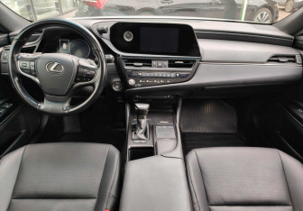 Подержанный автомобиль Lexus ES 2021 года (9 фото)