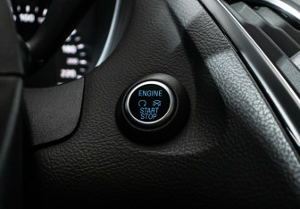 Подержанный автомобиль Ford Focus Hatchback 2015 года (9 фото)