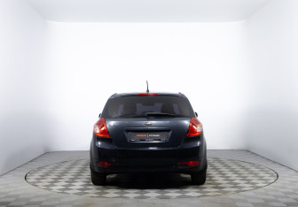 Подержанный автомобиль Kia Ceed Hatchback 2011 года (6 фото)