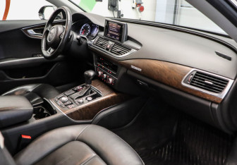 Подержанный автомобиль Audi A7 2013 года (15 фото)