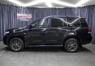 Подержанный автомобиль Toyota Land Cruiser Suv 2009 года (8 фото)