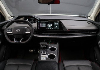 Подержанный автомобиль Changan UNI-S 2024 года (11 фото)