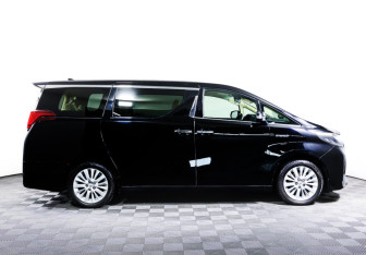 Подержанный автомобиль Toyota Alphard 2018 года (4 фото)
