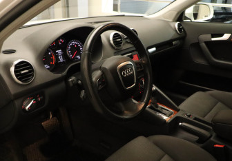 Подержанный автомобиль Audi A3 Hatchback 2012 года (6 фото)