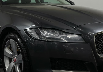Подержанный автомобиль Jaguar XF Sedan 2019 года (19 фото)
