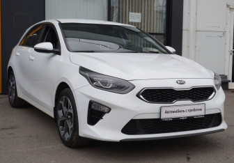 Подержанный автомобиль Kia Ceed Hatchback 2018 года (3 фото)