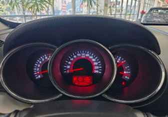 Подержанный автомобиль Kia Sorento 2011 года (12 фото)