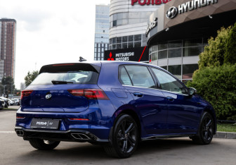 Подержанный автомобиль Volkswagen Golf Hatchback 2021 года (4 фото)