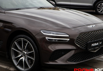 Подержанный автомобиль Genesis G70 2021 года (20 фото)