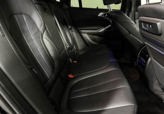 Подержанный автомобиль BMW X6 2022 года (13 фото)