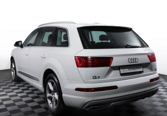Подержанный автомобиль Audi Q7 2018 года (7 фото)