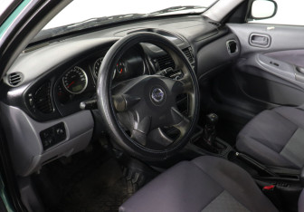 Подержанный автомобиль Nissan Almera Sedan 2003 года (5 фото)