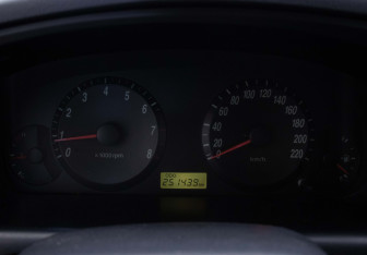 Подержанный автомобиль Hyundai Elantra Sedan 2004 года (12 фото)