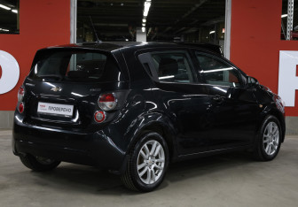 Подержанный автомобиль Chevrolet Aveo Hatchback 2015 года (5 фото)