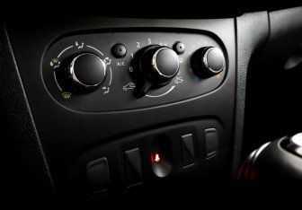 Подержанный автомобиль Renault Logan Sedan 2021 года (25 фото)