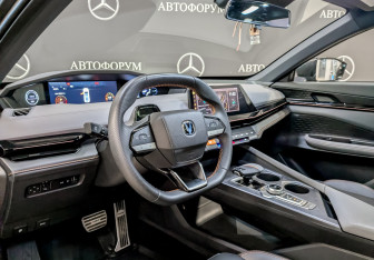 Подержанный автомобиль Changan UNI-V 2023 года (16 фото)