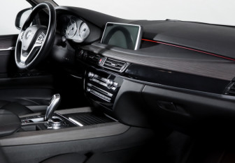 Подержанный автомобиль BMW X5 2014 года (9 фото)