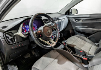 Подержанный автомобиль Kia Rio Hatchback 2021 года (14 фото)
