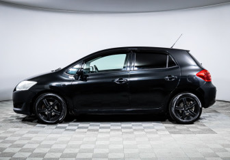 Подержанный автомобиль Toyota Auris Hatchback 2007 года (8 фото)