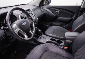 Подержанный автомобиль Hyundai ix35 2012 года (10 фото)
