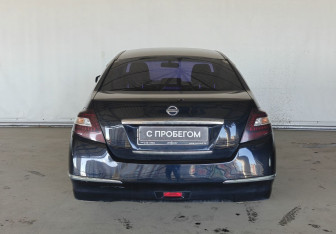 Подержанный автомобиль Nissan Teana 2010 года (6 фото)