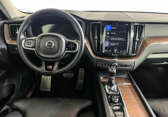 Подержанный автомобиль Volvo XC60 2019 года (12 фото)