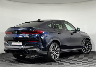 Подержанный автомобиль BMW X6 2021 года (2 фото)