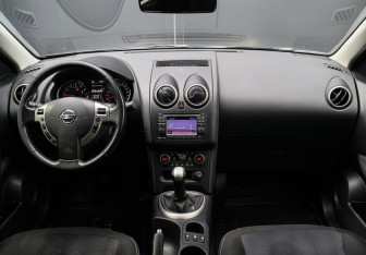 Подержанный автомобиль Nissan Qashqai 2013 года (9 фото)