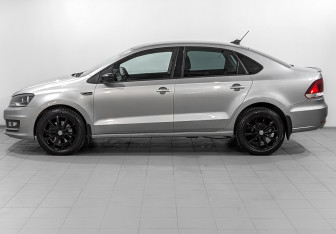 Подержанный автомобиль Volkswagen Polo Sedan 2018 года (8 фото)