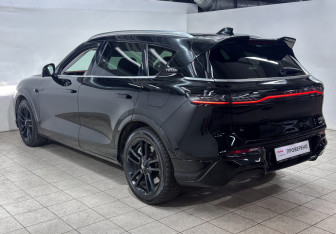 Подержанный автомобиль Voyah Free 2023 года (7 фото)