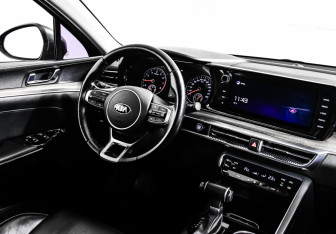 Подержанный автомобиль Kia K5 2020 года (9 фото)