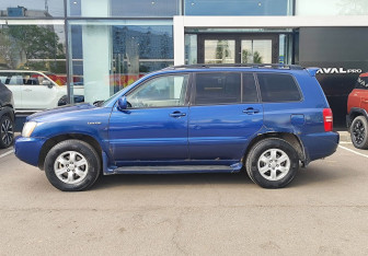 Подержанный автомобиль Toyota Highlander 2002 года (8 фото)