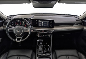Подержанный автомобиль Kia K5 2021 года (14 фото)
