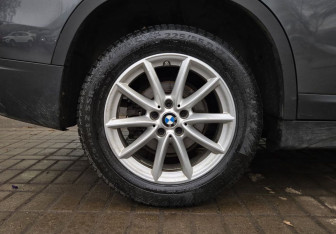 Подержанный автомобиль BMW X1 2020 года (14 фото)