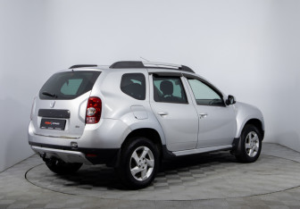 Подержанный автомобиль Dacia Duster 2010 года (5 фото)