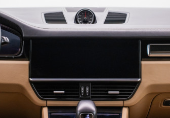 Подержанный автомобиль Porsche Cayenne 2018 года (14 фото)