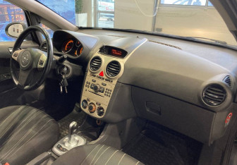 Подержанный автомобиль Opel Corsa 2008 года (9 фото)