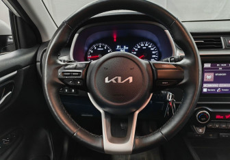 Подержанный автомобиль Kia Rio Hatchback 2021 года (12 фото)